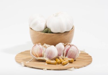 Sarımsak antiviral soğuk algınlığı ve grip ilacıdır. Baharatlı baharat ve sarımsak karışımı. 