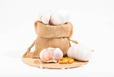 Sarımsak antiviral soğuk algınlığı ve grip ilacıdır. Baharatlı baharat ve sarımsak karışımı. 