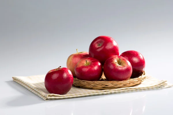 Rode appels in bulk — Stockfoto