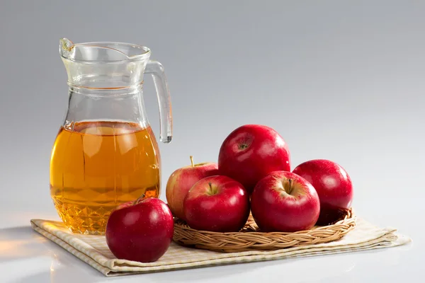 toplu olarak kırmızı elmalar