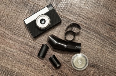 Eski fotoğraf makinesi ile negatifleri ve Fotoğraf Filtresi