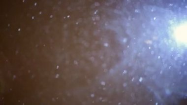 Caddenin altında lamba sonrası kar