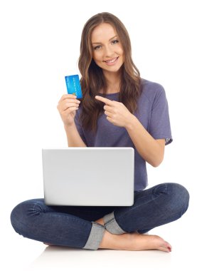 E-ticaret, genç bir kredi kartı tutan