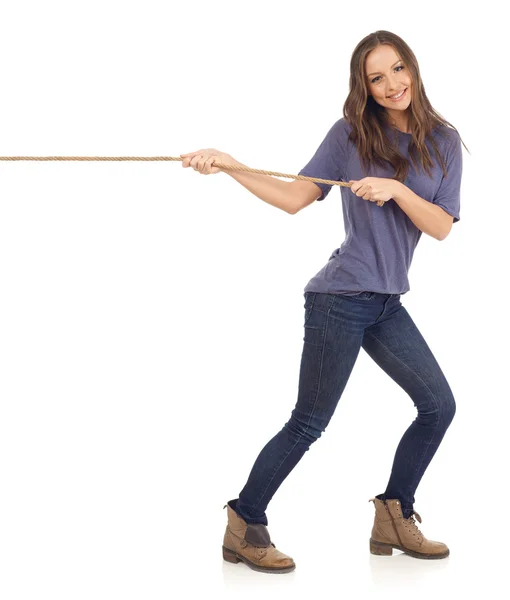 Mulher puxando uma corda — Fotografia de Stock