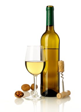 Şarap, fındık ve şişe açacağı