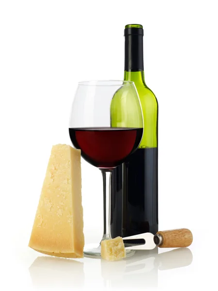 Вино и сыр пармезан — стоковое фото