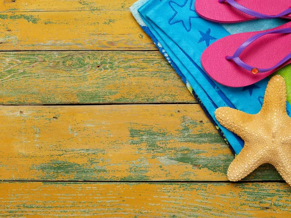 Articoli da spiaggia sul ponte — Foto Stock