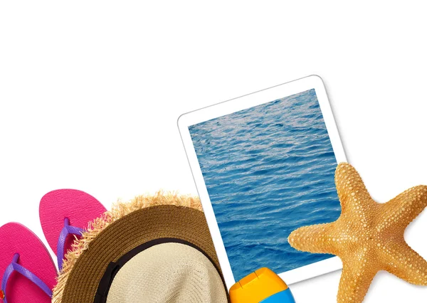 Tablet e acessórios de praia — Fotografia de Stock