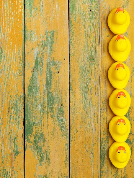Rubber ducks on wood — Stock Photo, Image