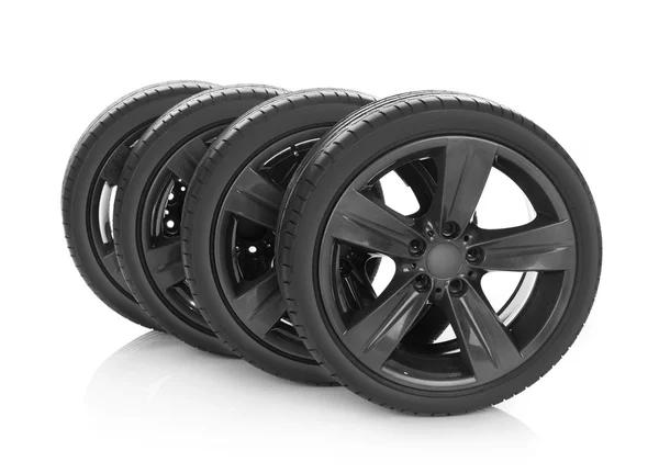 Neumáticos deportivos en blanco — Foto de Stock
