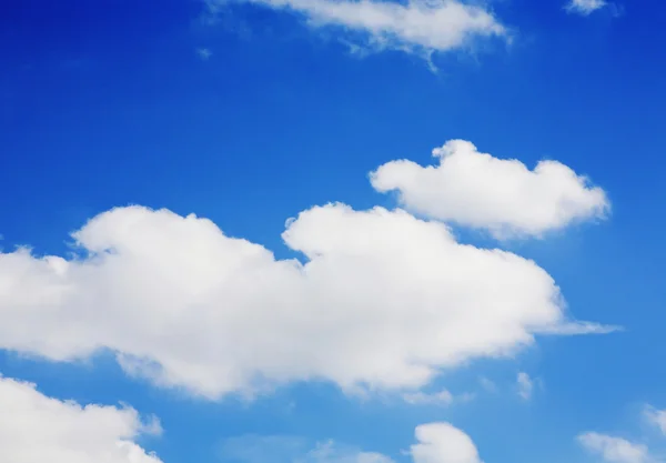 Wolkenloser blauer Himmel — Stockfoto
