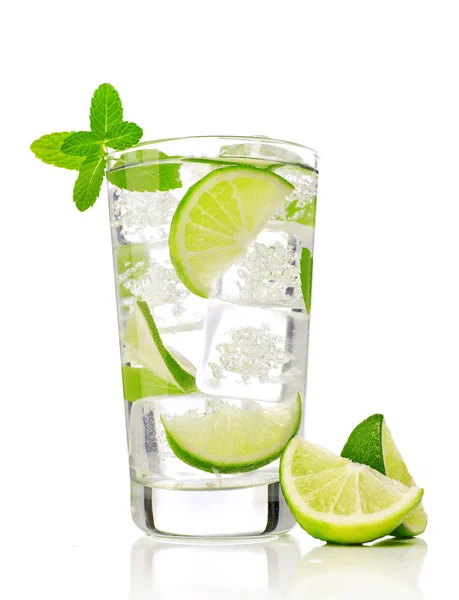 Mojito sobre blanco — Foto de Stock