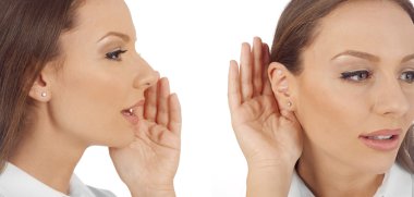 Söylüyor, dedikodu için dinleme kadın kadın