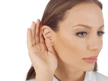 Kadın dinleme, beyaz arka plan