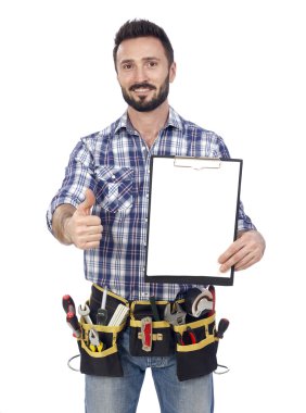 Pano ile kendine güvenen el işleri ustası