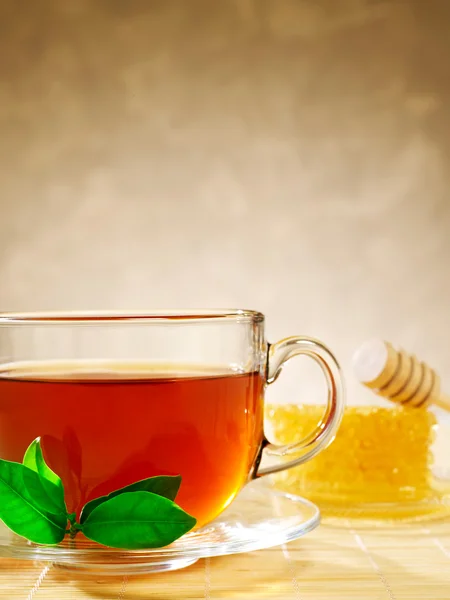 Φλιτζάνι τσάι με μέλι — Φωτογραφία Αρχείου