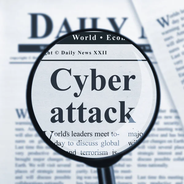 Cyber attacco sotto lente di ingrandimento — Foto Stock