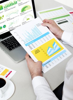 Finansal analiz yapma işadamı