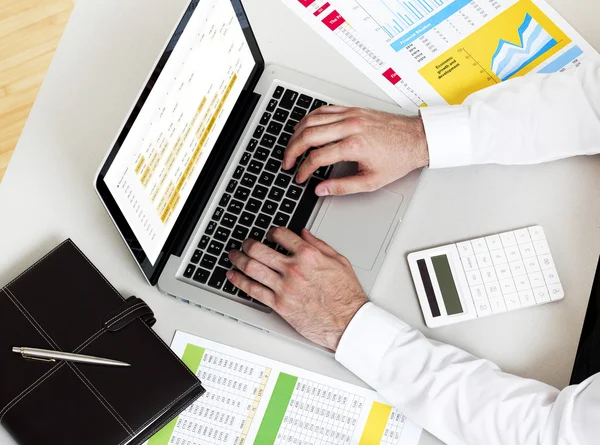 Businessman working on computer — Stock Photo, Image