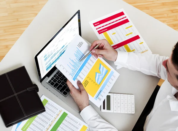 Business man working on financial data — Stock Photo, Image