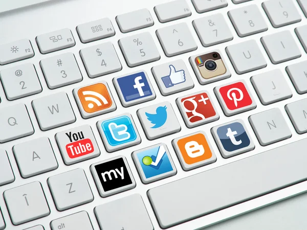 Social media buttons on keyboard — Stock Photo, Image