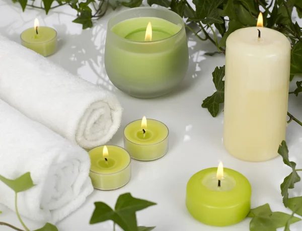 Candles and towels — Stock Photo, Image