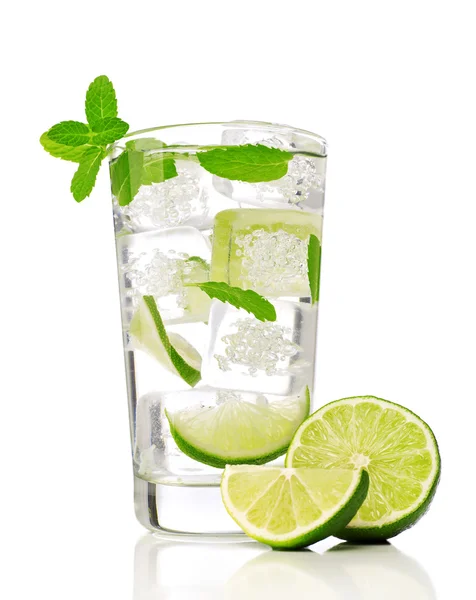 Cocktail with lime and mint — Stock Photo, Image