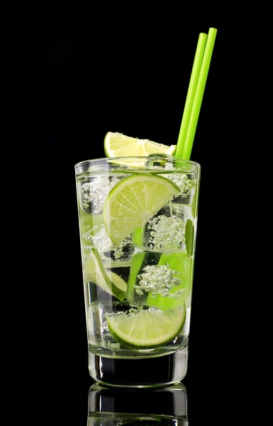 Mojito cocktail met munt — Stockfoto