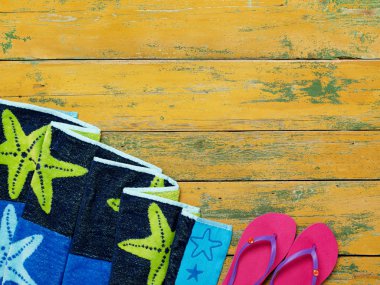 Ahşap zemin üzerinde tatil kavramı