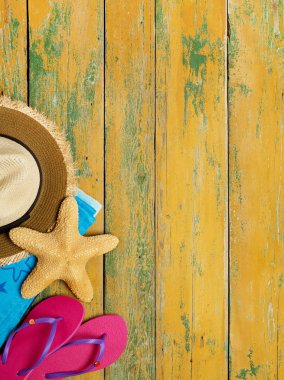 Ahşap zemin üzerinde tatil kavramı