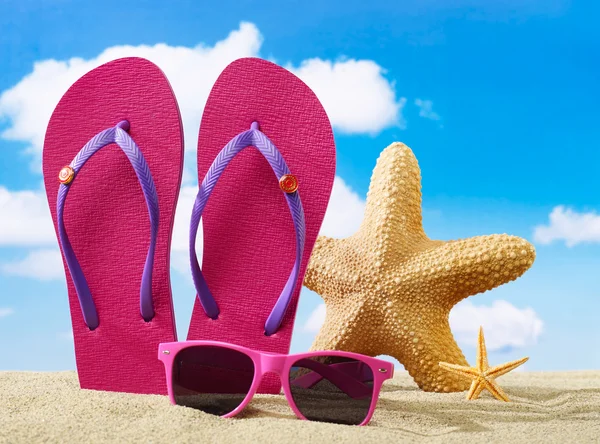 Flip-flops, αστερίες και γυαλιά ηλίου — Φωτογραφία Αρχείου