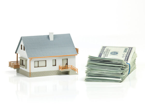 Дом и стопка долларов
