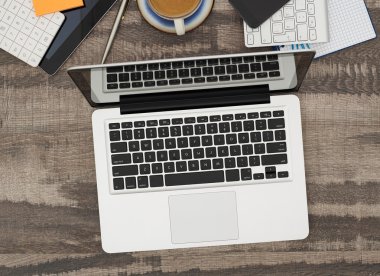 Çalışma Masası üstünde laptop