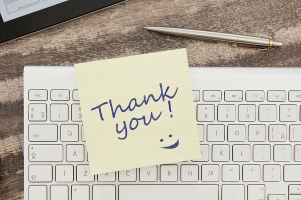 Thank you message on adhesive note — Stock Photo, Image