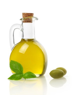 Saf yağı, zeytin ve fesleğen