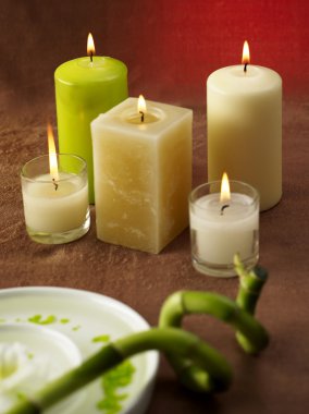 Aromaterapi kırmızı zemin üzerine