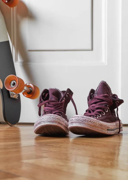 Usato Scarpe Tela Skateboard Sul Pavimento — Foto Stock