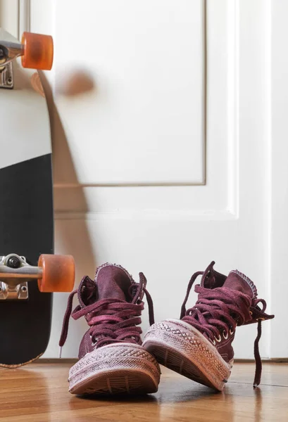 Usato Scarpe Tela Skateboard Sul Pavimento — Foto Stock