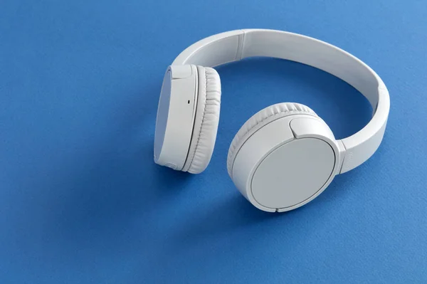 Blue Headphones Blue Background — Stock Photo, Image