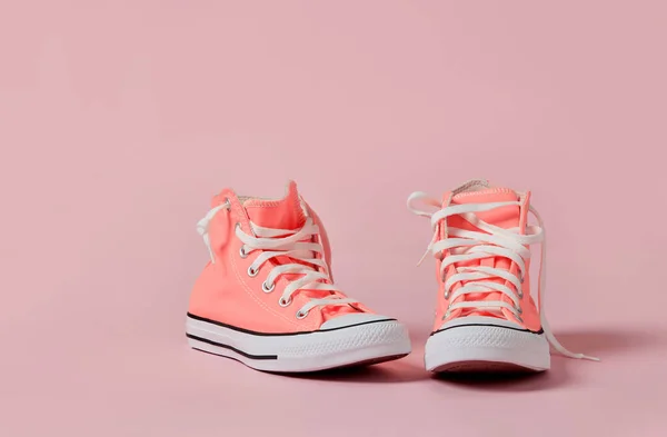 Różowe Buty Płócienne Różowym Tle — Zdjęcie stockowe