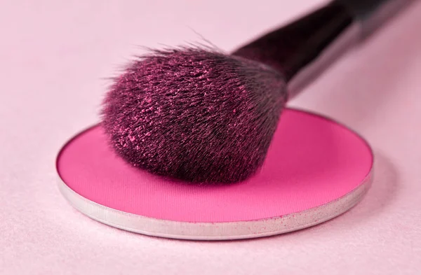Maquilhagem Pincel Sobre Fundo Rosa — Fotografia de Stock