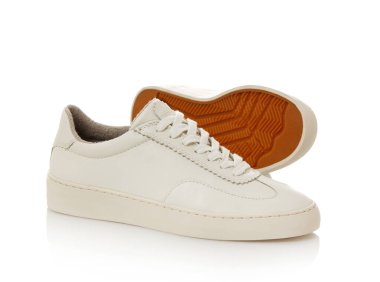 Beyaz deri ayakkabılar