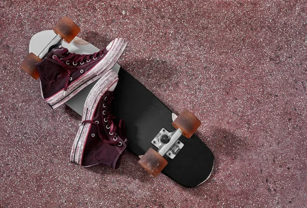 Gebruikte Canvas Schoenen Skateboard Witte Achtergrond — Stockfoto