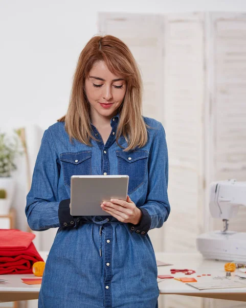 Seamstress Woman Workshop — Stock Photo, Image