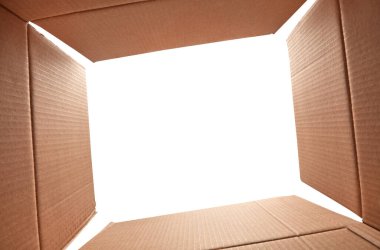 Aşağıdan karton kutu aç