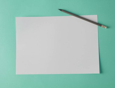 Yeni boş beyaz A4 kağıdı