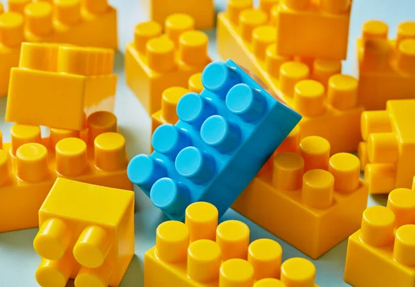 Plastic Speelgoed Blokken Blauwe Achtergrond — Stockfoto