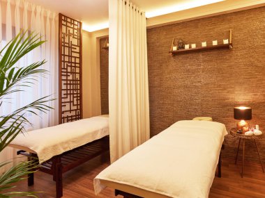 Masaj yataklı spa odası