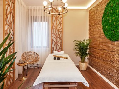 Masaj yataklı spa odası