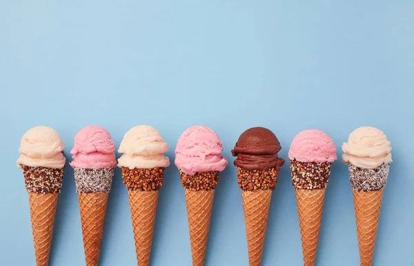 Conos Helado Sobre Fondo Azul — Foto de Stock